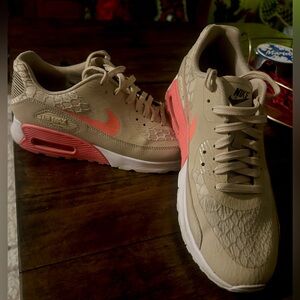 Nike- Beige and PinkNike Air Max Women’s size 8.5